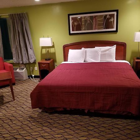 Economy Inn & Suites Cedar Lake ภายนอก รูปภาพ
