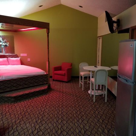 Economy Inn & Suites Cedar Lake ภายนอก รูปภาพ