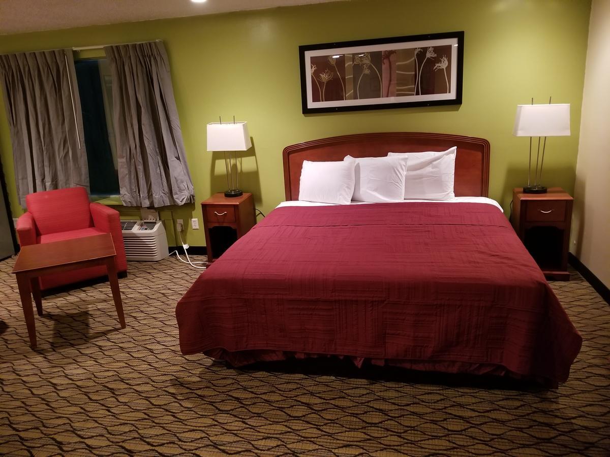 Economy Inn & Suites Cedar Lake ภายนอก รูปภาพ