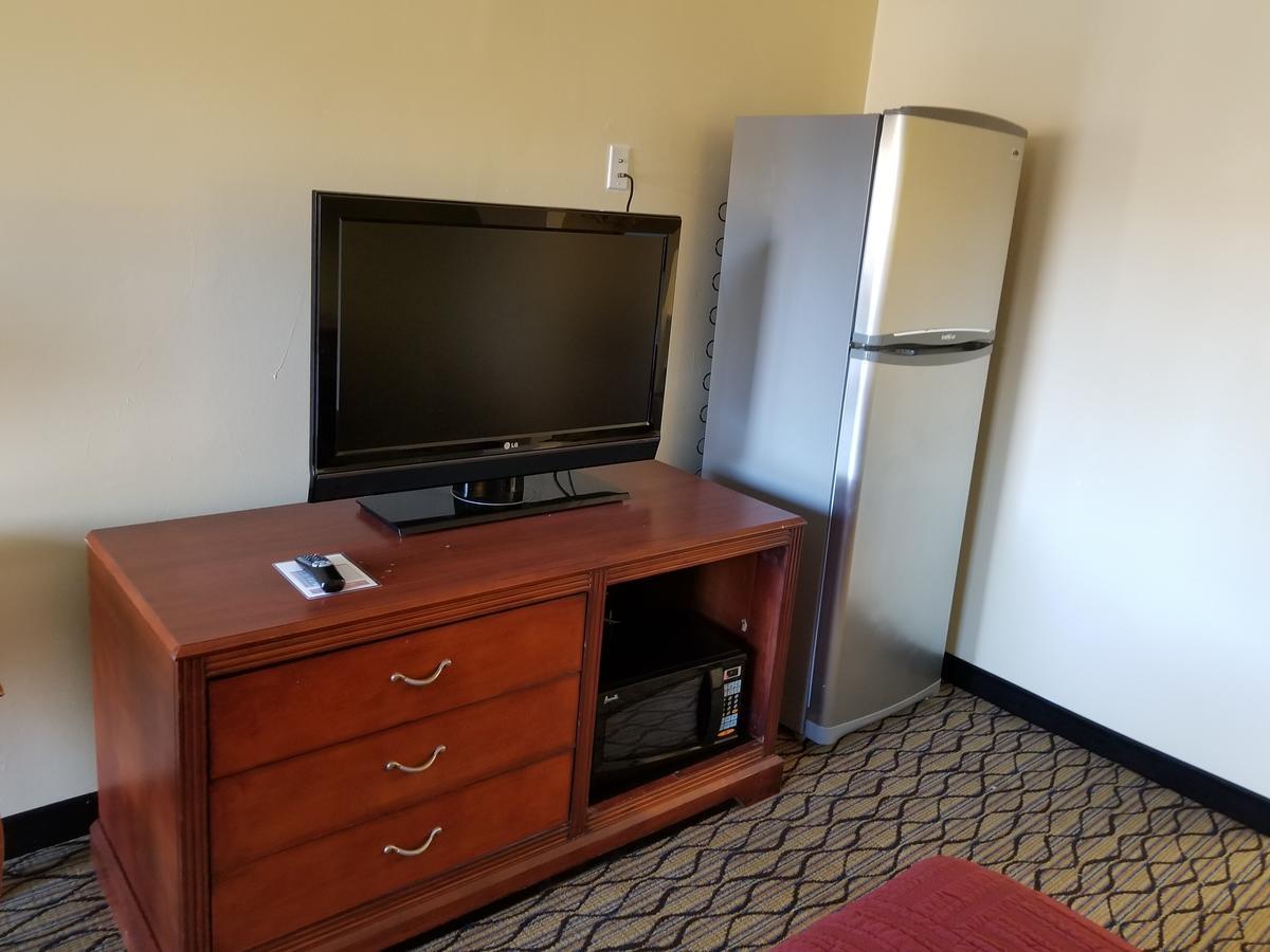 Economy Inn & Suites Cedar Lake ภายนอก รูปภาพ