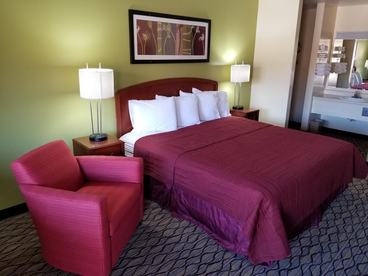 Economy Inn & Suites Cedar Lake ภายนอก รูปภาพ